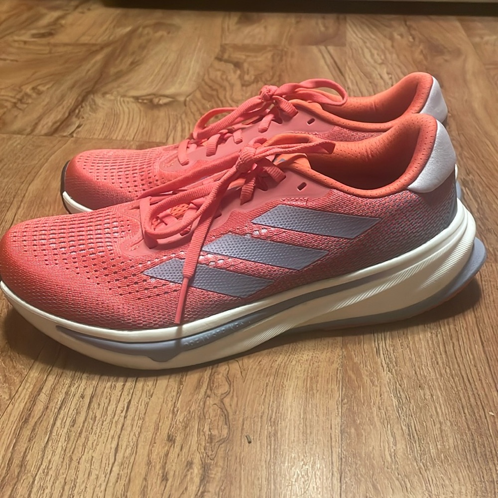Adidas - women’s 9.5 supernova rise running shoe